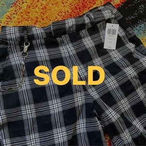 Hot Topic Black & White Plaid Straight Leg Pants (Detachable Chain Included)